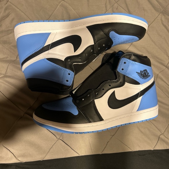 Size 11 - Jordan 1 Retro OG High UNC Toe - Picture 7 of 9